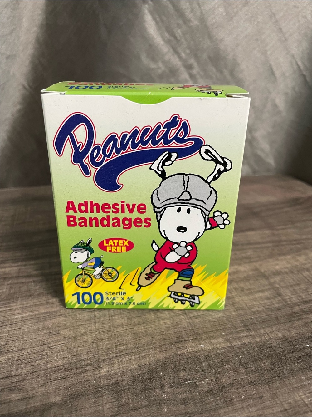 Vintage Peanuts Snoopy Sterile Adhesive Bandages 100-Ct Box
